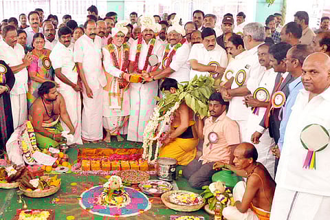 The Chief Minister along with Deputy Chief Minister O Panneerselvam dedicated the hospital