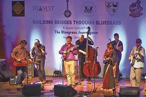 Bluegrass Journeymen performing in the city