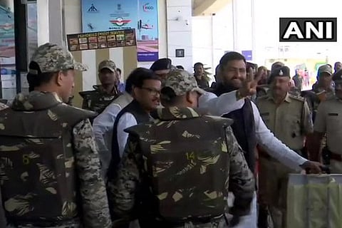 Congress MLAs arrive in Bhopal ahead of floor test
