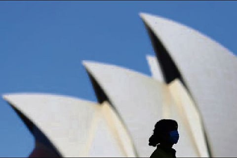 Australia orders citizens not to travel abroad
