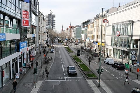 Florida imposes self-quarantine for visitors flying from New York