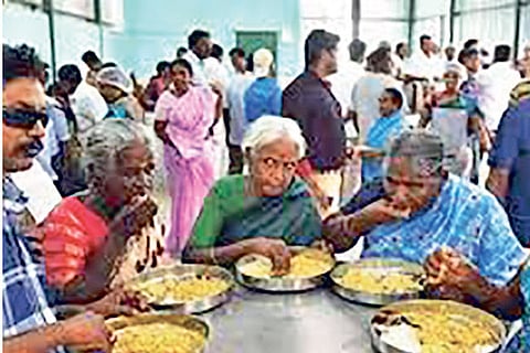 Elderly women among a group of people having food at an Amma Canteen in Chennai (file photo)