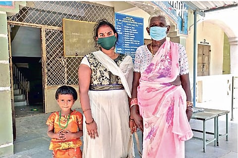 Victoria, her daughter Aparna and grandmother Kadeerna