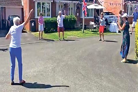 Residents shake a leg to Vaathi Coming