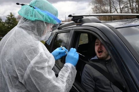 Single day COVID-19 cases in Russia falls below 10k