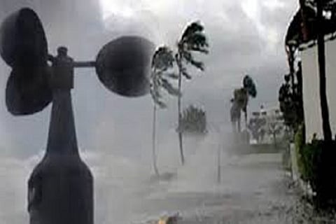 Cautionary signal hoisted at VOC Port