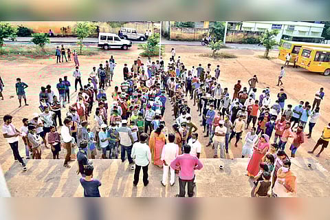 Migrant workers protest at Sriperumbudur Government High School