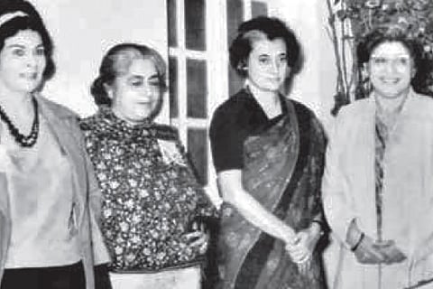 Mary Clubwallah Jadhav (second from left) beside Indira Gandhi (on her right).
