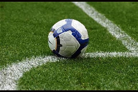 Lille stays unbeaten but trails leader PSG by 2 points