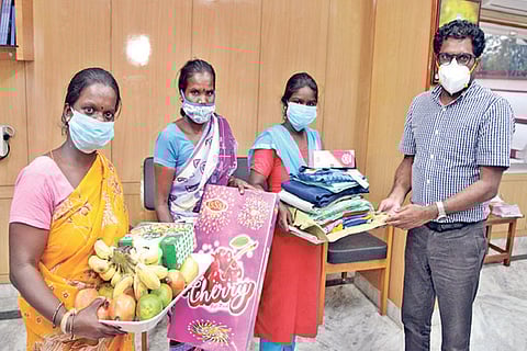 T’malai Collector provides smartphone to poor student to attend online classes