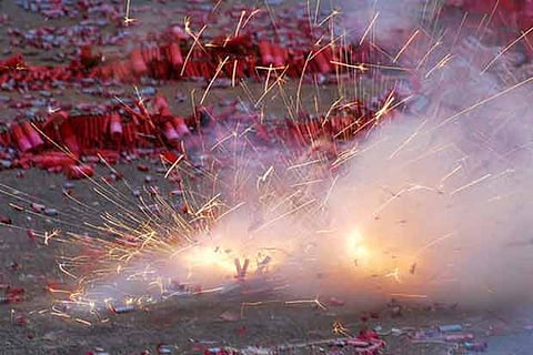 Cracker traders urge Delhi govt to clarify policy over ban