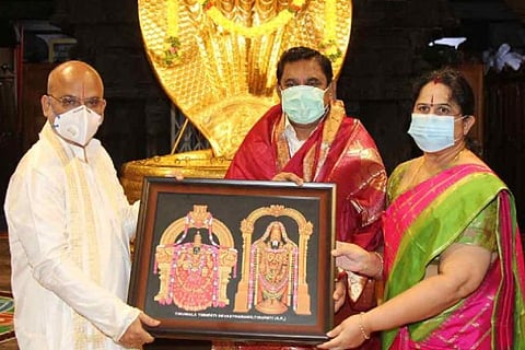 TN CM Palaniswami offers prayers at Lord Venkateswara temple