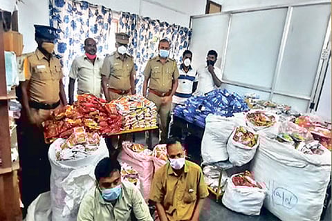 220 kg gutkha seized from duo, autos seized on Vepery High Road