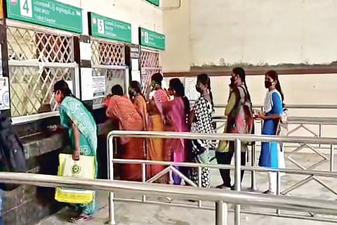 women passengers could be seen arguing with the staff on duty for being denied tickets during peakhr