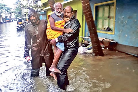 Cops rescue stranded in Red Hills, Pulianthope