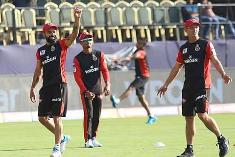 RCB's 'death' over bowling a headache for Kohli