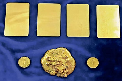 Gold worth Rs 40L seized from duo on Dubai flight
