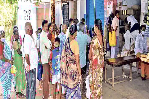 Crowd at a ration shop at Tiruchy on Friday