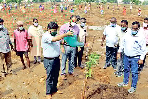 Commissioner G Prakash and Regional Deputy Commissioner during the inauguration of the project