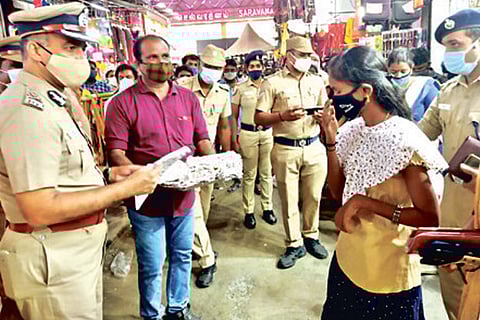 T Nagar police provide neck bands to women shoppers to protect them from snatchers