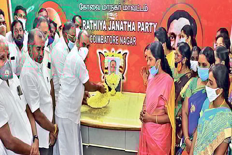 BJP state president L Murugan pays tributes to former president Pranab Mukherjee in Coimbatore