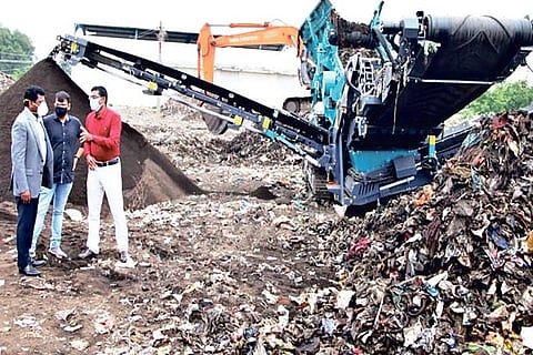 Tiruvannamalai Collector inspects the imported bio-mining equipment at the town?s garbage yard