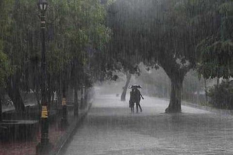 Torrential rains paralyse Mumbai
