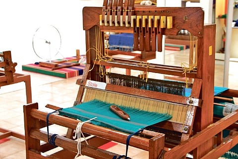 People can try weaving small mats, scarfs and towels.