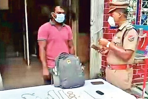 Mathikrishnan gets back his lost gold at RPF station