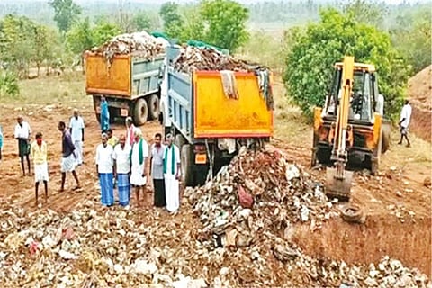 Lorries with waste from Kerala that were seized by villagers in Pollachi on Thursday