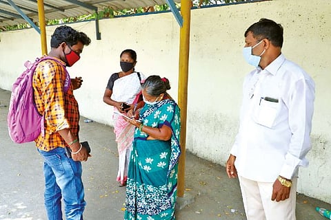 Corpn employee levies fine on a man for violating COVID norms