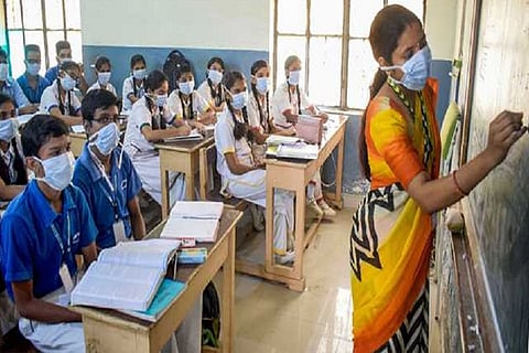 15,000 UP schools switch over to English medium