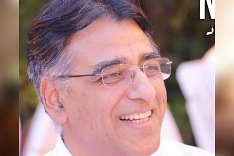 Pak Minister warns of more curbs to arrest Covid spread