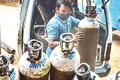 Major ports to waive charges for ships carrying oxygen-related cargo