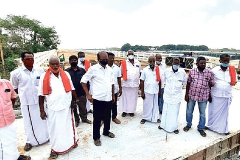 Farmers tell govt to ensure quality of new Kallanai bridge