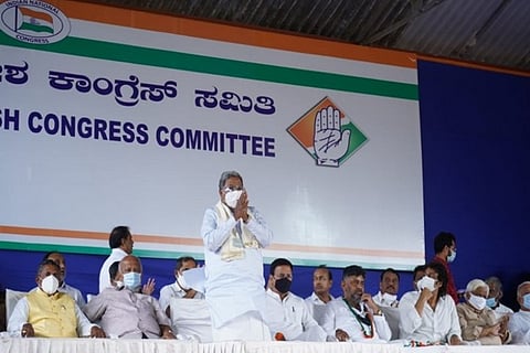 Former Karnataka Chief Minister Siddaramaiah (standing in front) (Photo/ANI)