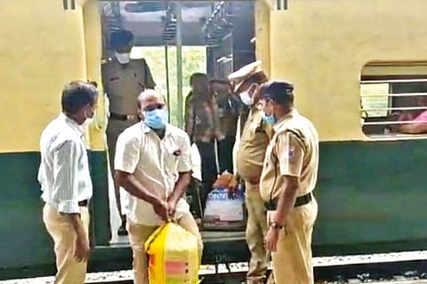 PDS rice being deboarded from Arakkonam passenger at Thirumalpur station