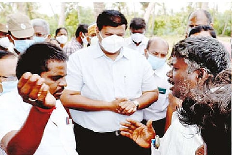 Tension in Karur as protester dies during sit-in to remove encroachment