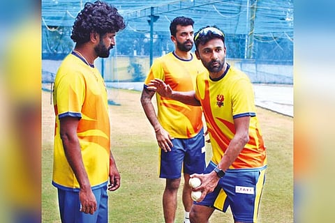 Yo Mahesh (right) at a Dindigul Dragons training session.