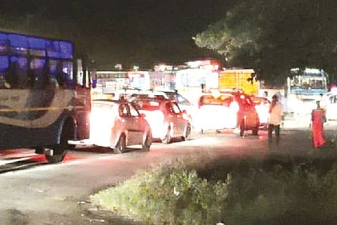 The long queue of vehicles on Chennai-Tiruchy National Highway near Palar bridge on Saturday.
