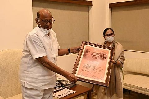 WB CM Mamata Banerjee meets NCP Chief Sharad Pawar (Image Source: Twitter)
