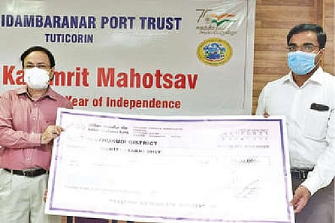 VOC Port Trust chairman handing over cheque to Thoothukudi Collector.