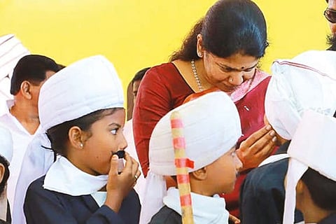 Kanimozhi with kids dressed like Bharati during birth anniv celebrations