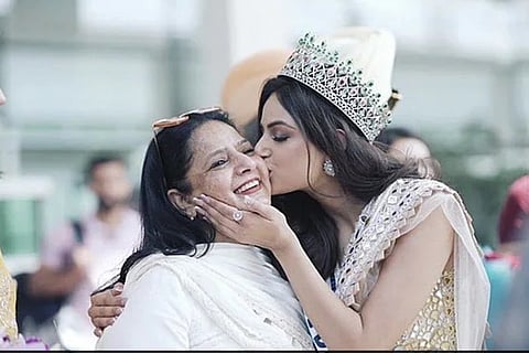 Miss Universe Harnaaz Sandhu with her mother Ravinder Kaur Sandhu (Image Courtesy: Instagram)