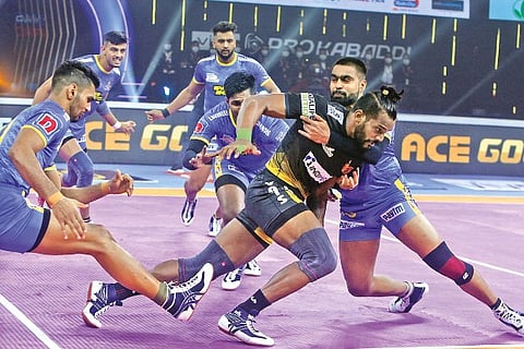 Tamil Thalaivas defence tackles Telugu Titans raider Siddharth Desai