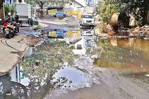 Sewage water overflowing to residential premises on 3rd Main Road at Kalaimagal Nagar
