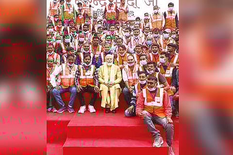 PM Modi with sanitation workers at the inauguration of the renovated Kashi Vishwanath Dham (File)