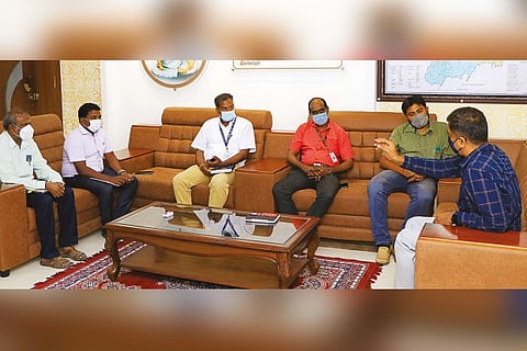 The two-member GSI team interacting with Collector Kumaravel Pandian in Vellore on Thursday