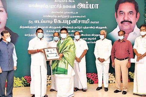 Chief Minister Palaniswami presenting the Tiruvalluvar awards in Chennai on Monday