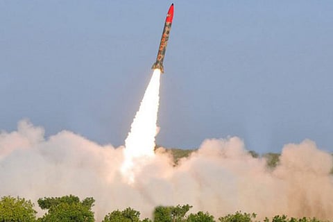 Pak test-fires nuclear-capable surface-to-surface ballistic missile